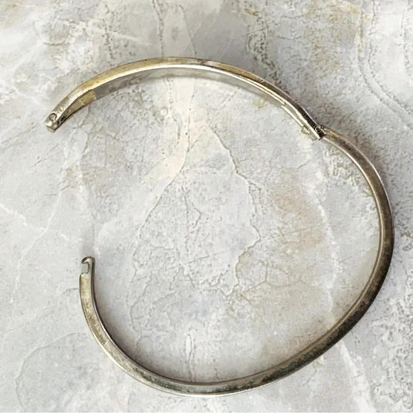 Taxco Sterling Silver Bracelet with Mother of Pearl and Crushed Malachite Inlay - Picture 4 of 9